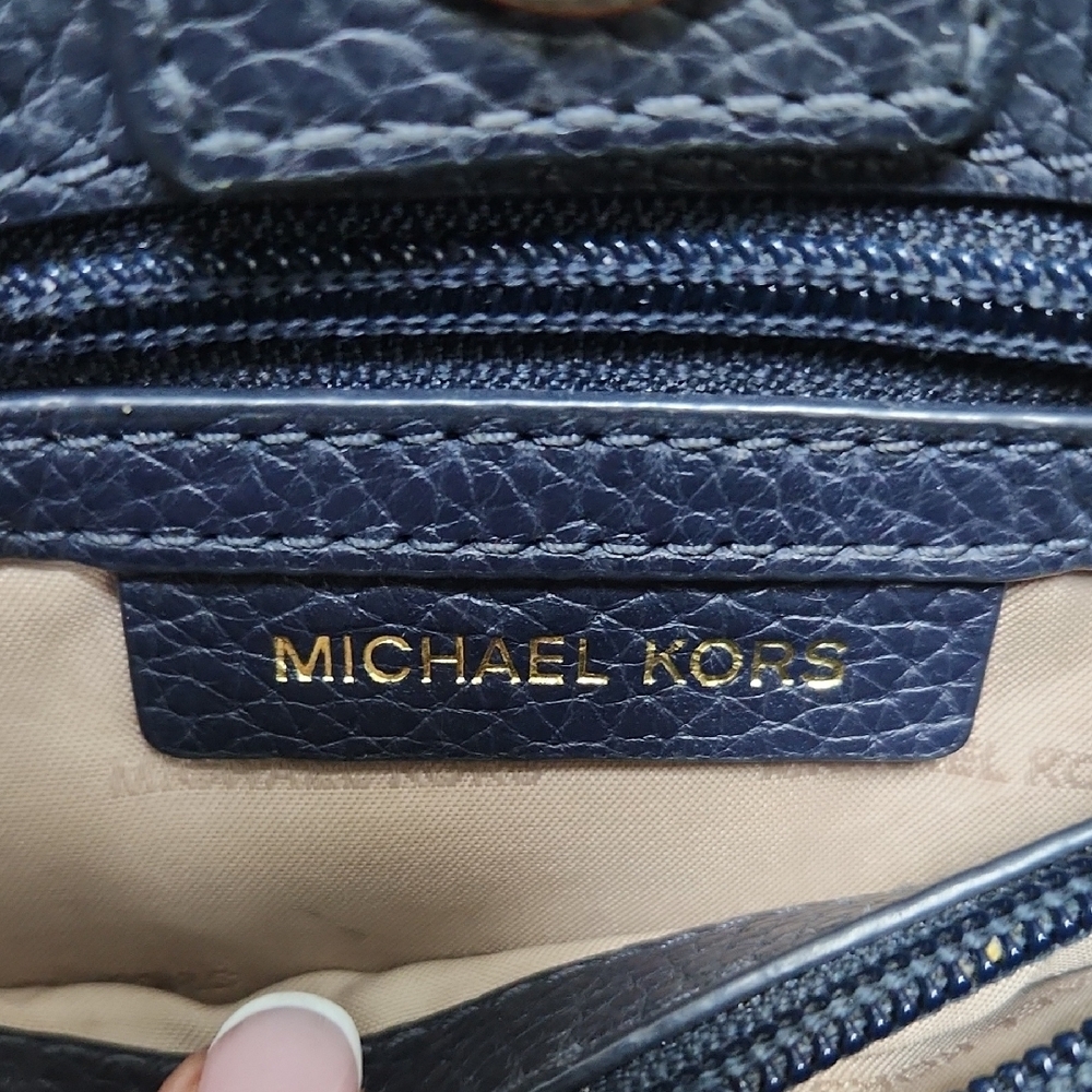 Michael Kors Navy Shoulder Bag with Gold Chains - Picture 2 of 6